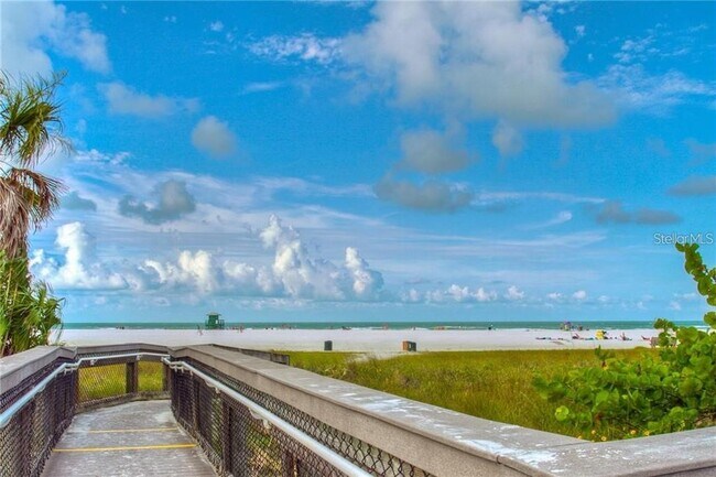 Building Photo - 6758 S Lockwood Ridge Rd