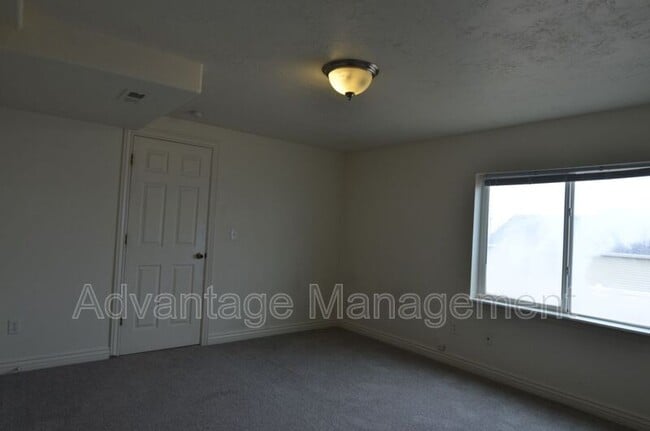 Building Photo - 4044 S Lake Vista Dr