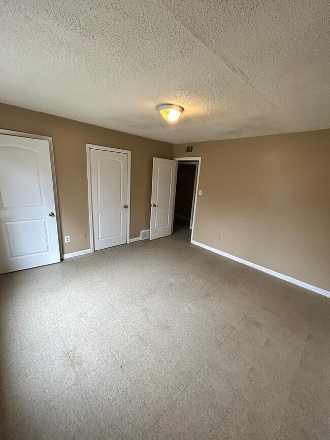 Building Photo - 5366 Clinchport Cir