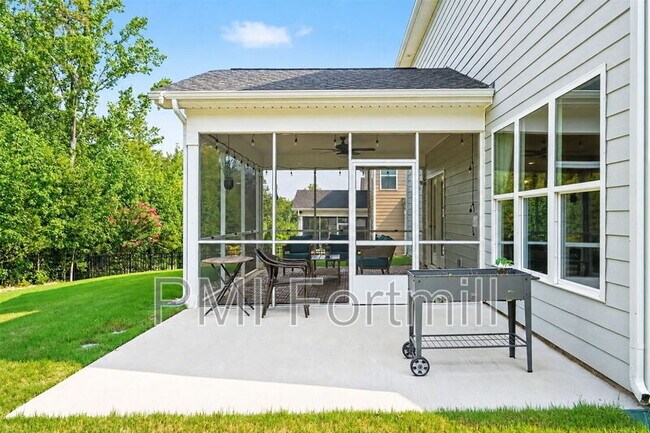 Building Photo - 2218 Idol Rock Dr