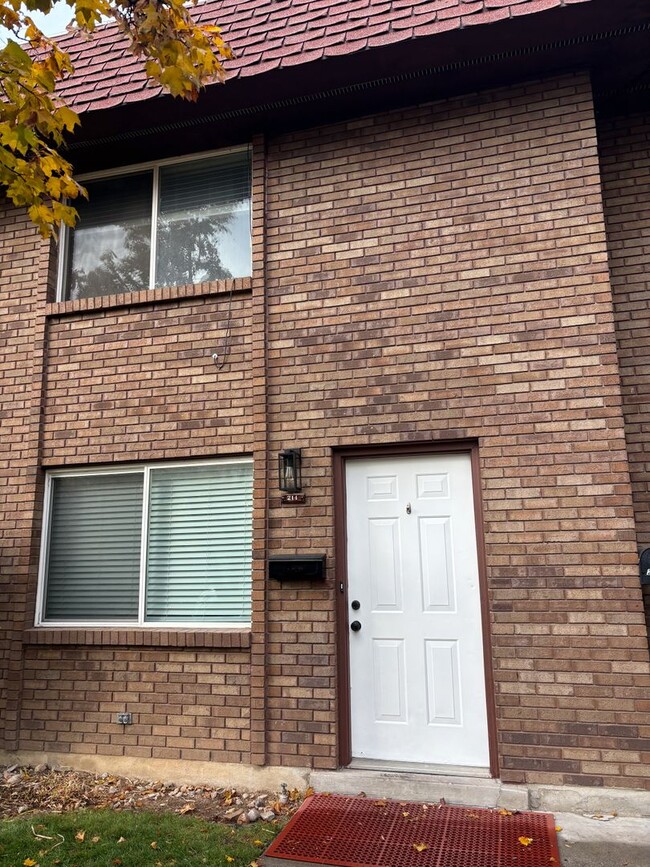 Primary Photo - Willow Tree Condo For Rent - Amazing Locat...