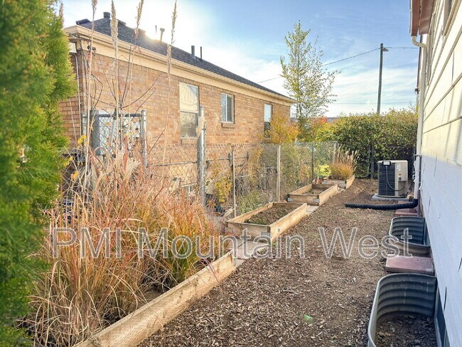 Building Photo - 2141 S 1700 E