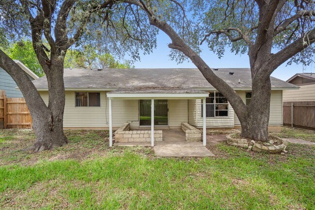 Building Photo - 703 Huntingdon Pl