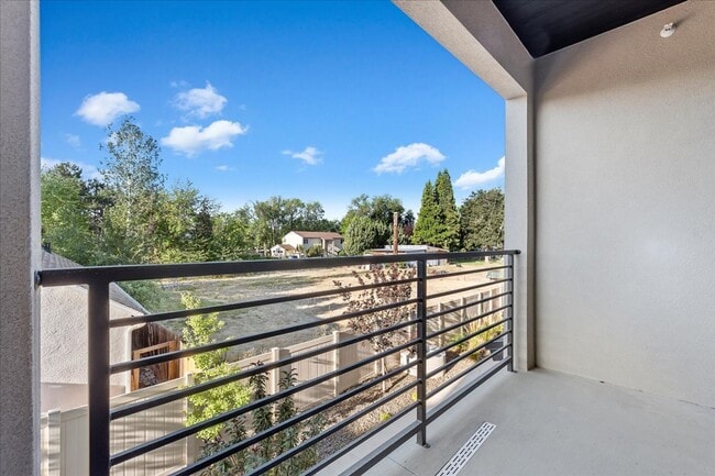 Building Photo - BRAND NEW 3 bed 3.5 bath townhouse