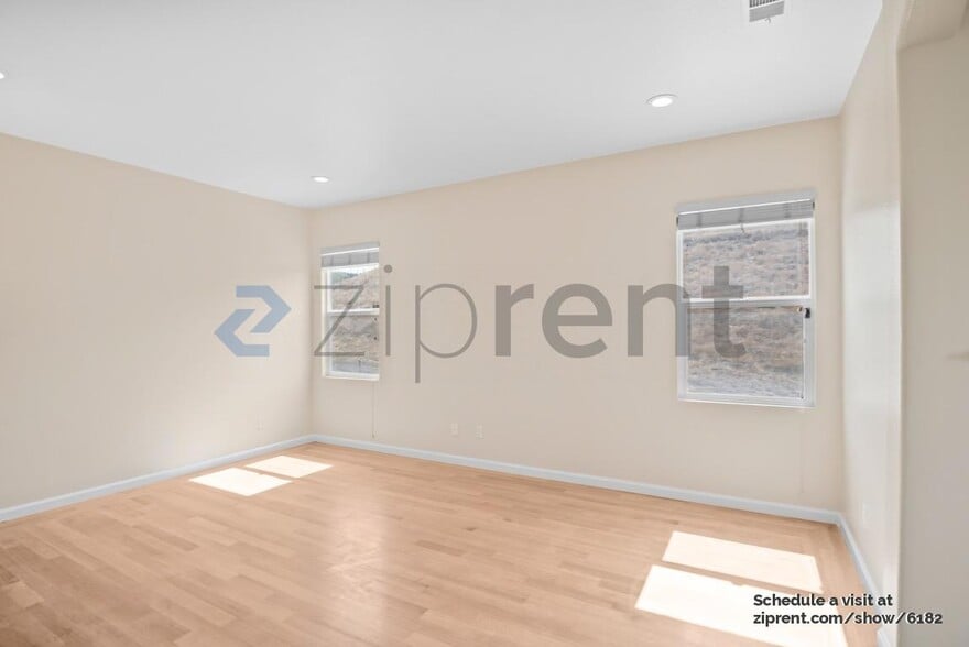 Building Photo - Unit