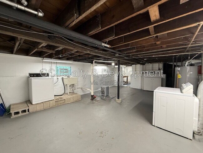 Building Photo - 2415 Hastings Ave