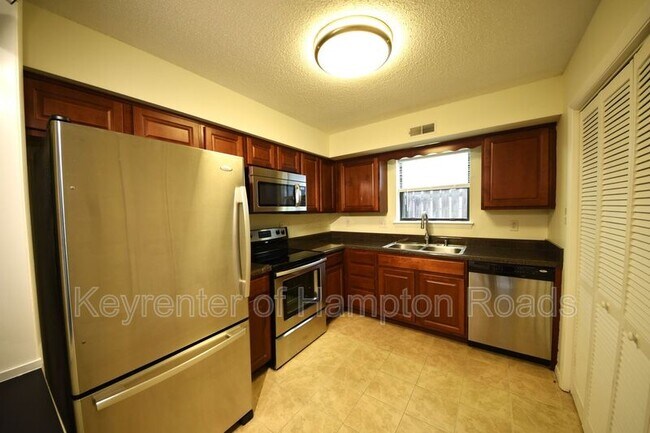 Building Photo - 8530 Tidewater Dr