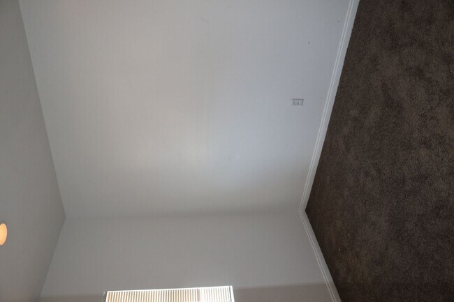 Building Photo - Spacious 4-Bedroom Home in North Fontana –...