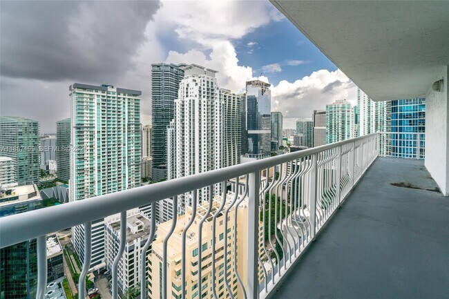 Building Photo - 1200 Brickell Bay Dr