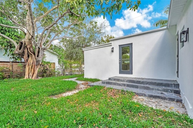 Building Photo - 4520 NW 3rd Ave