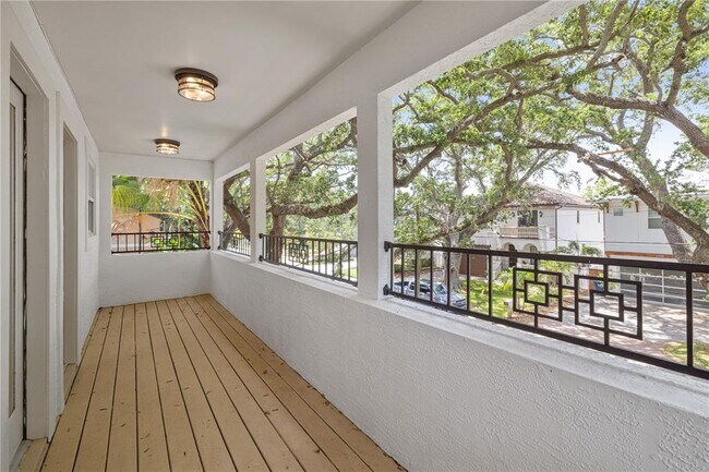 Building Photo - 2709 W Bay Ave