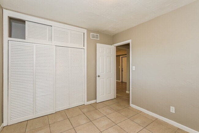 Building Photo - 6054 SW 19th St