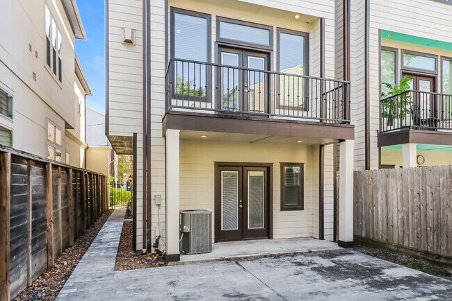 Building Photo - 5732A Darling St