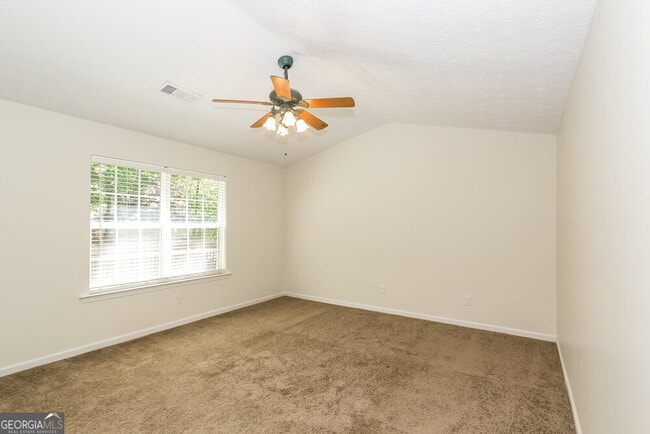 Building Photo - 43 Roxbury Ln
