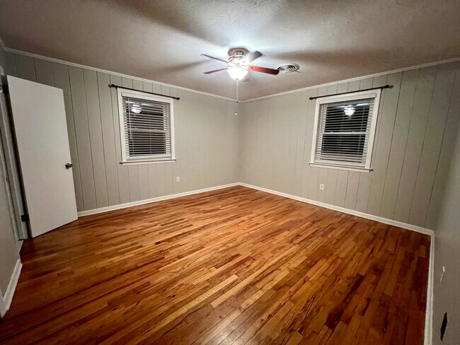 Building Photo - 2110 Croydon Dr