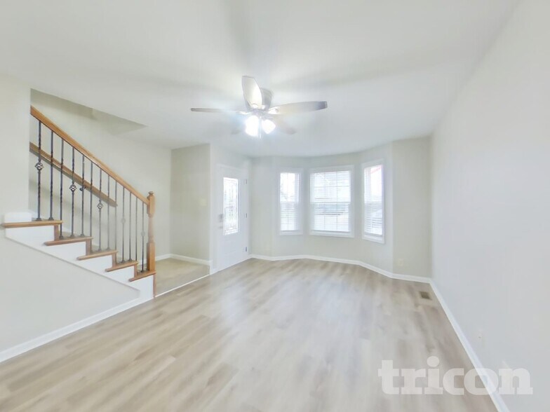 Building Photo - 1033 Dwight Eisenhower Way