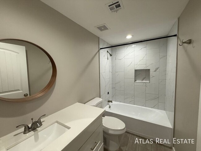 Building Photo - 3412 W Orangewood Ave