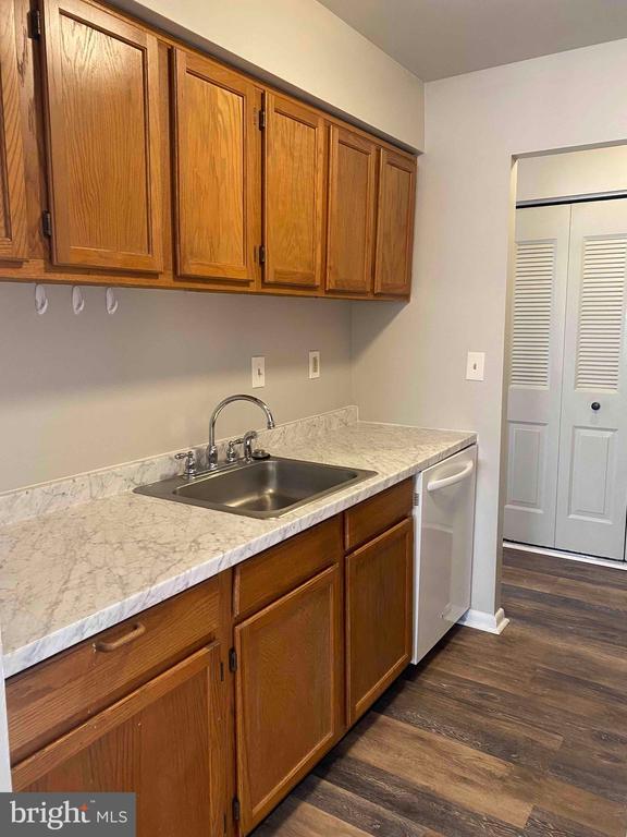 Building Photo - 3218 Valley Dr