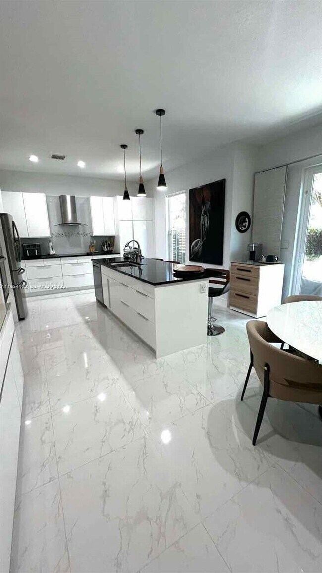 Building Photo - 6923 Julia Gardens Dr