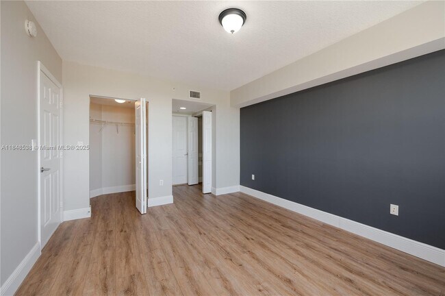 Building Photo - 3232 Coral Wy