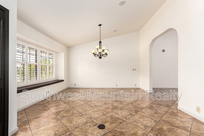 Building Photo - 2020 W Natal Cir