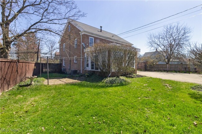 Building Photo - 559 Wadsworth Rd