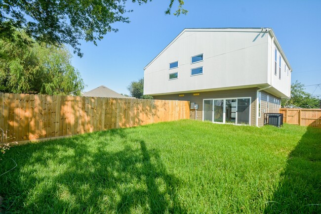 Building Photo - 4358 Clover St