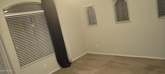 Building Photo - 2600 E Springfield Pl