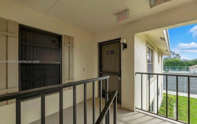 Building Photo - 5894 Longbow Ln