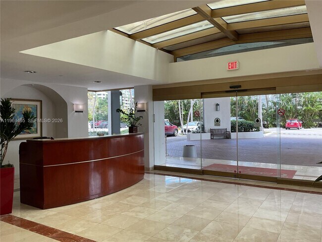 Building Photo - 1450 Brickell Bay Dr