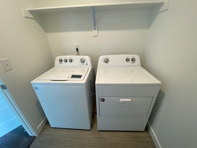Building Photo - 3 Bd/2.5 Bathroom Townhome in Lehi