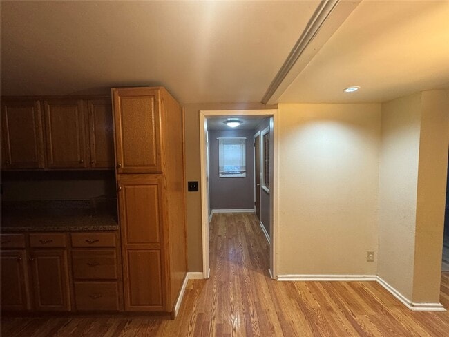 Building Photo - 9 Second St