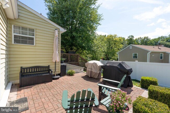 Building Photo - 8805 Rosanne Ct
