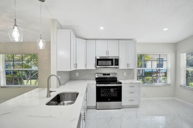 Building Photo - 5033 S La Sedona Cir
