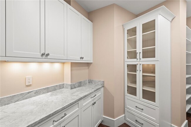 Building Photo - 3376 Peachtree Rd NE
