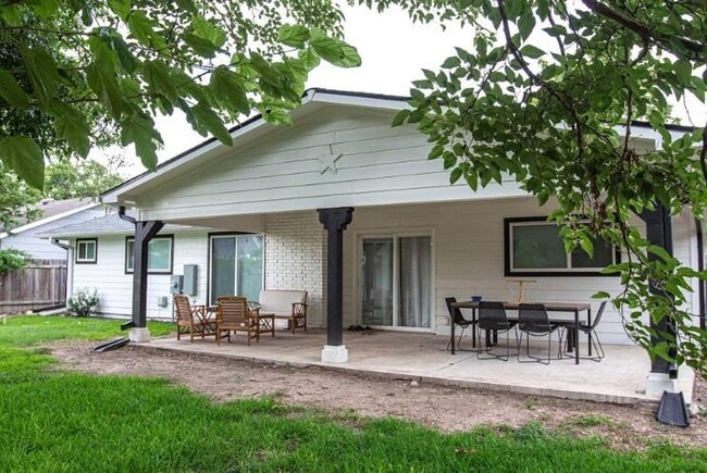 Building Photo - 9802 Kendal Dr