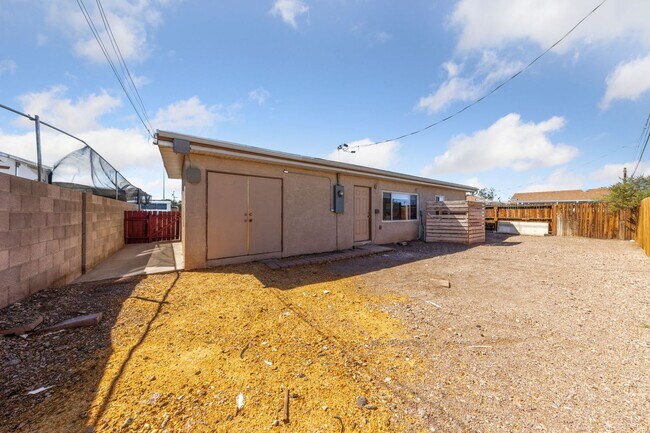 Building Photo - Rare 4-Bedroom Single-Story Home in Henderson