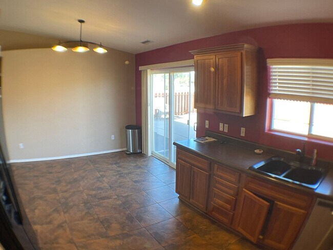 Building Photo - AVAILABLE MAY 6th | Spacious Single-Level Home in Desirable Doney Park