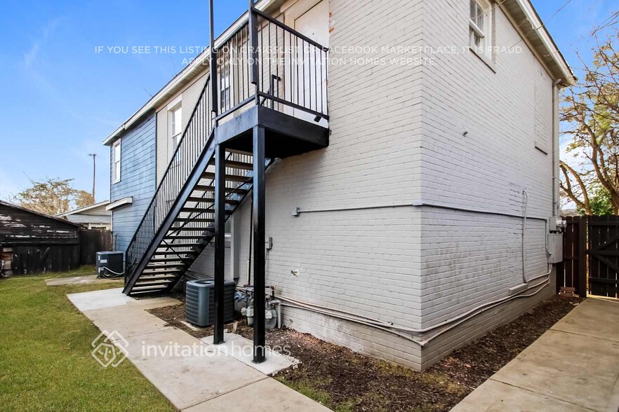 Building Photo - 403 E Standifer St