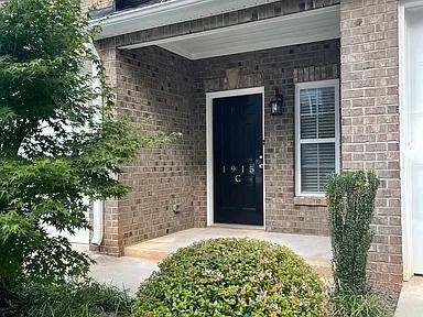 Building Photo - 1915 Fleming Rd