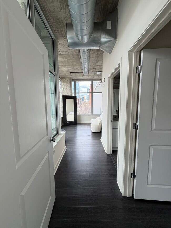 Building Photo - 50 E 16th St