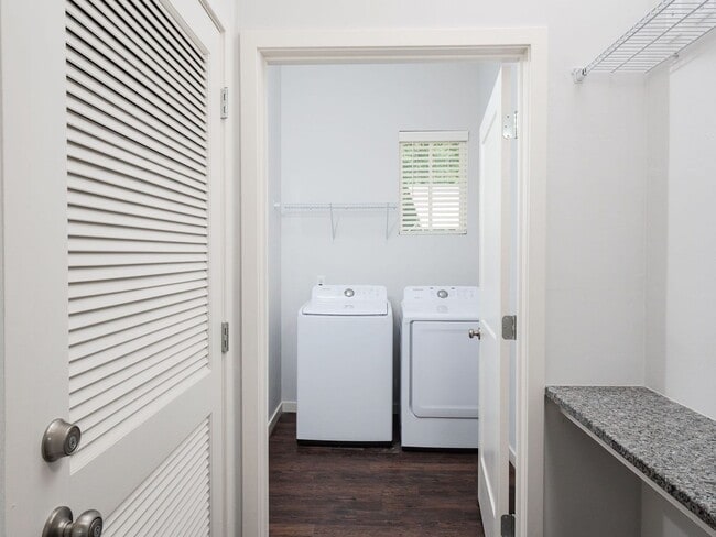 Building Photo - Thelma Lane - Luxury 5 Bedroom, 5 Bathroom House