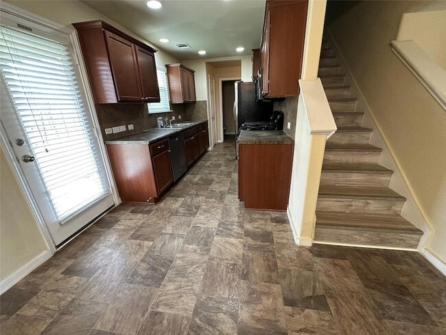 Building Photo - 307 Wildcat Dr