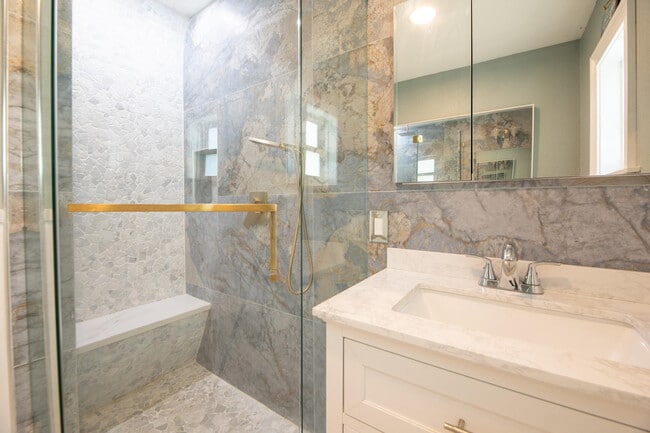 Building Photo - 1317 SW 31st St