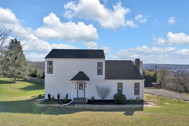 Building Photo - 916 Starling Dr