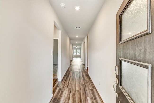 Building Photo - 1210 Oak Barrel Run
