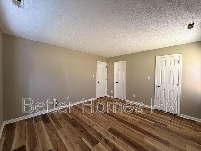 Building Photo - 2011 Quaker Landing