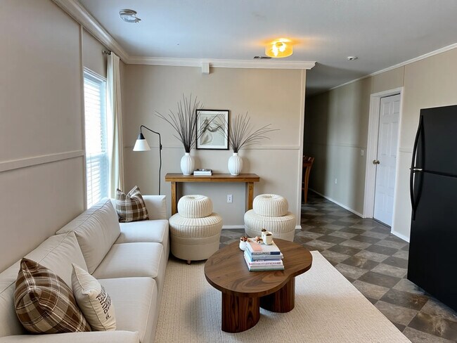 Primary Photo - 709 N Collins Fwy