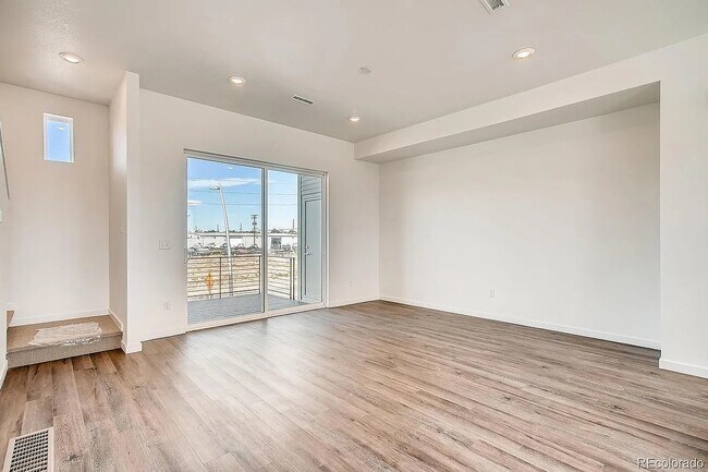 Building Photo - 6770 Raritan Dr