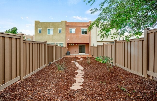 Building Photo - 37 Canyon Cliff Dr